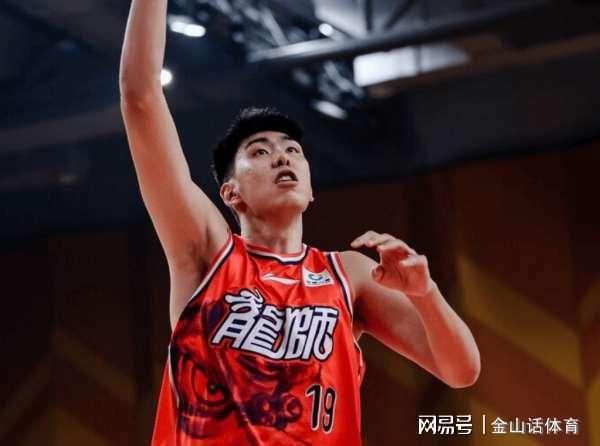 奇异果体育官方网站-牛逼！10中9砍24分14板2帽，被广东弃用之人又爆发，网友:真争气